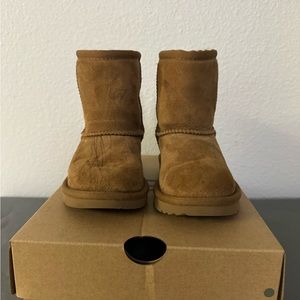 UGG classic ll toddler size 8